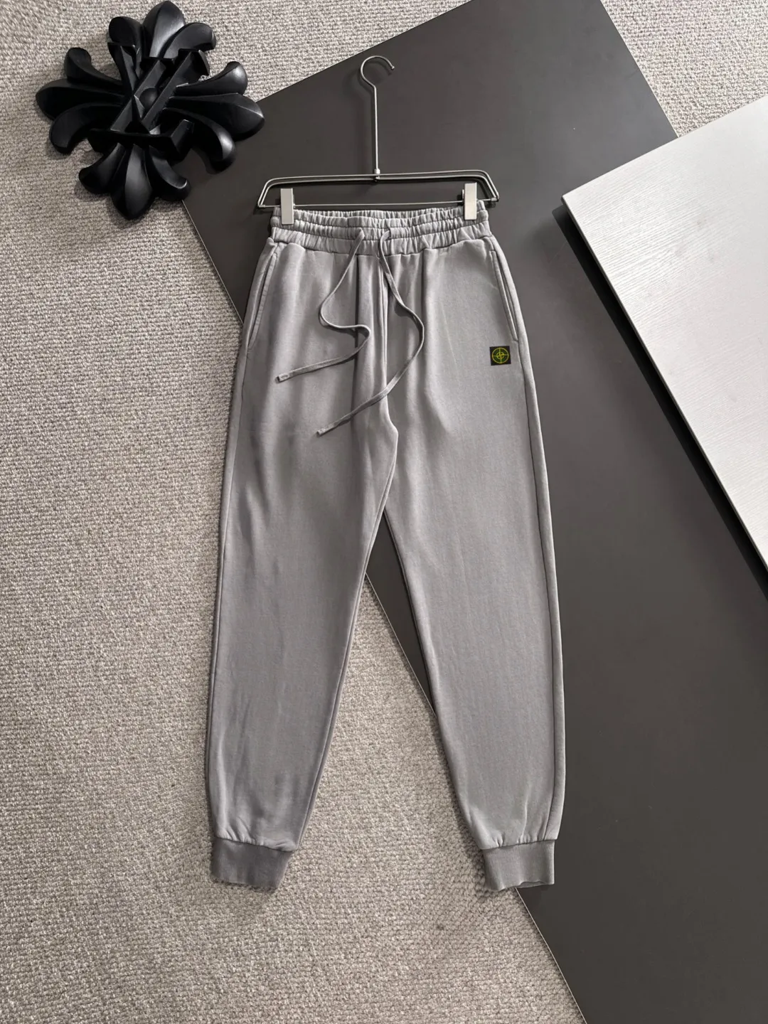 Next day shipping P720 Stone lsland/stone island high quality 2025 autumn and winter new casual heavy industry suit exclusively developed by yb! High quality production! The top version of the trading company channel order, external orders for imported custom fabrics, high breathability and comfort, impeccable details, absolutely worth buying! This type of suit is also a must-have for lazy people. You don’t have to think about how to match it, you can just get it in one set! Brand element design concept, delicate and soft feel! It presents a casual cut and the upper body shape is great! On sale simultaneously on the official website! From a high-end men's positioning brand, the low-key luxury taste is irresistible! Exquisite workmanship and impeccable quality! The overall style is simple, fashionable and timeless, fully meeting the requirements of stylish and tasteful dressing! Sizes: S to XL (or state your height and weight when placing an order)